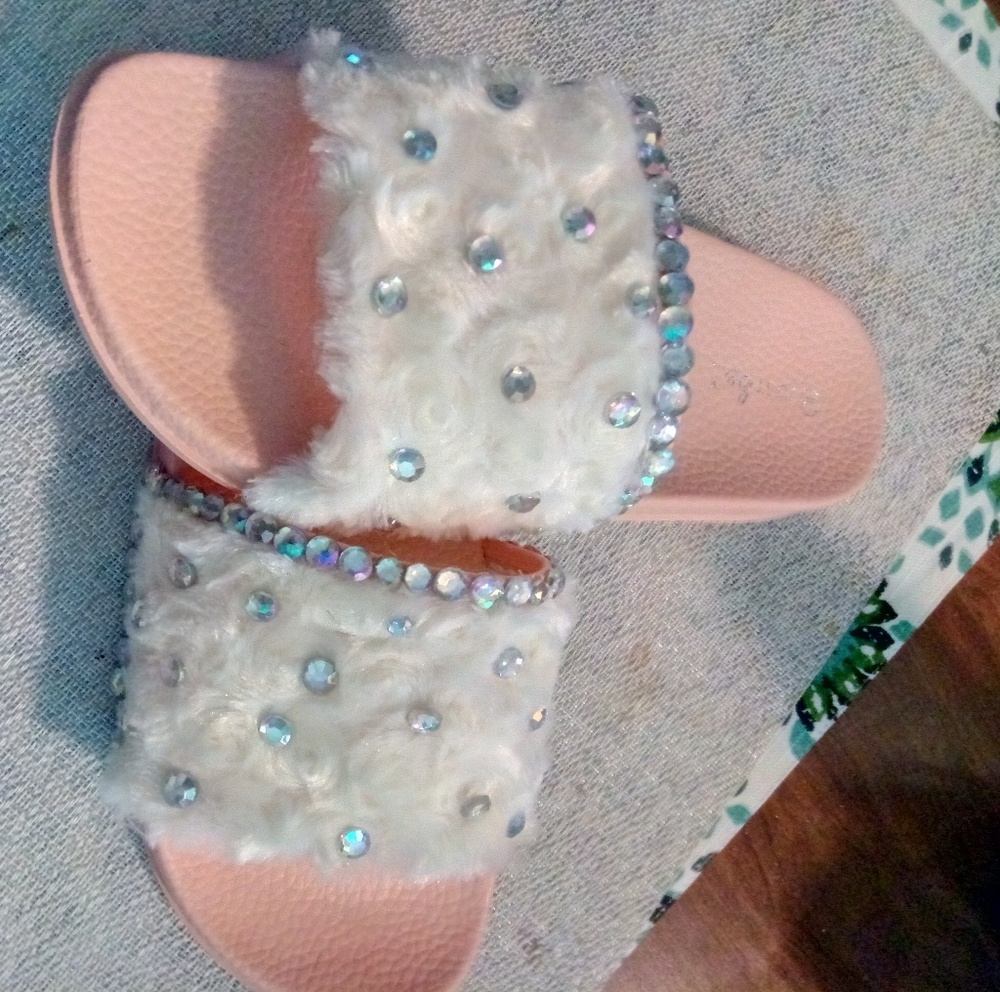 Shoes - Picture 5 of 7